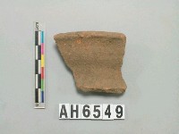 藏品(褐色夾砂陶口緣)的圖片